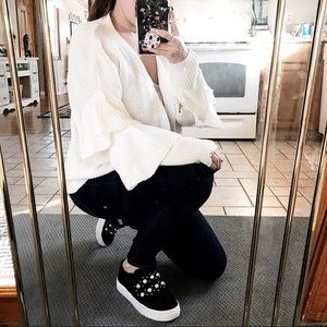 Beautiful ruffle sleeve cardigan